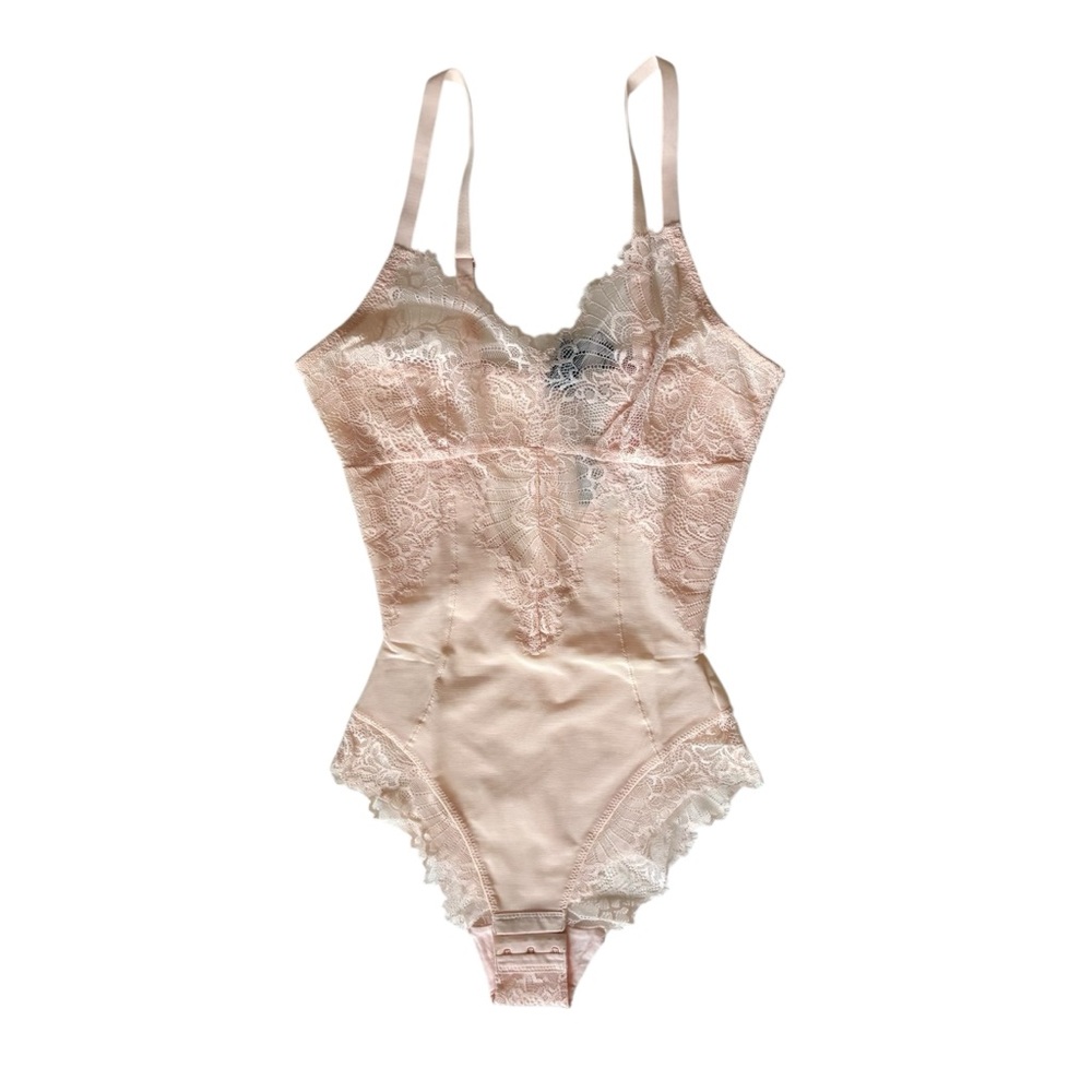 Pinsy Smoothing Lace Shapesuit Bodysuit Whisper Pink NWT Size Small